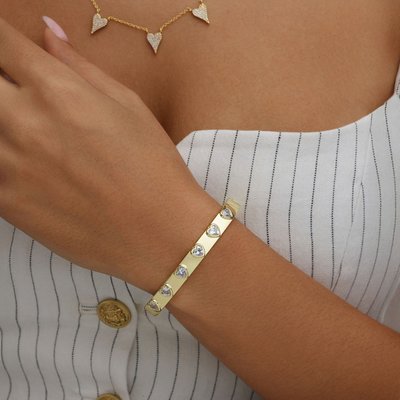 Heart Bangle Bracelet - Yellow Gold