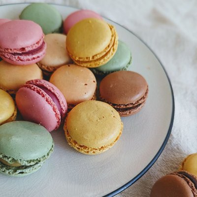 Macarons (12 Count)