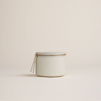 Globetrotter Round Jewelry Case - Ecru