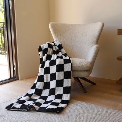 Feather Yarn Throw - Checkered Black/Ivory