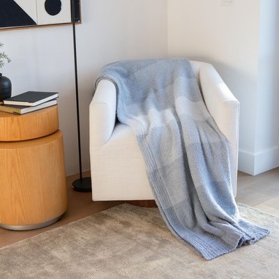 Feather Yarn Throw - Sea Ombré