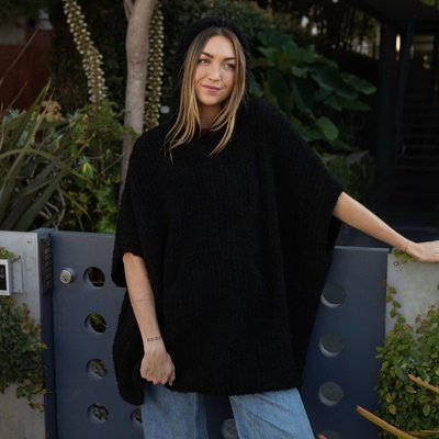 Feather Yarn Poncho - Black