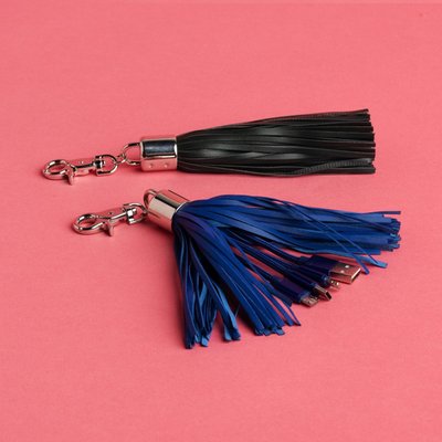 The Olivia Universal Charging Tassel - Forest Green