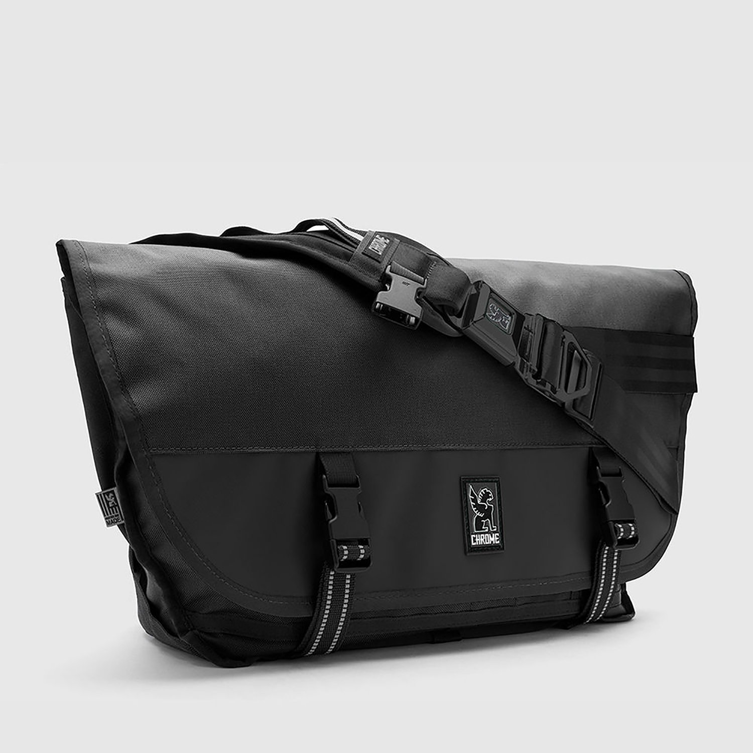 Chrome Citizen Messenger Bag 24L | The Last Hunt